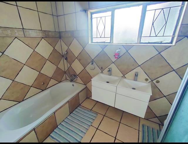 3 BEDROOM HOUSE FOR SALE IN GENERAL ALBERTSPARK